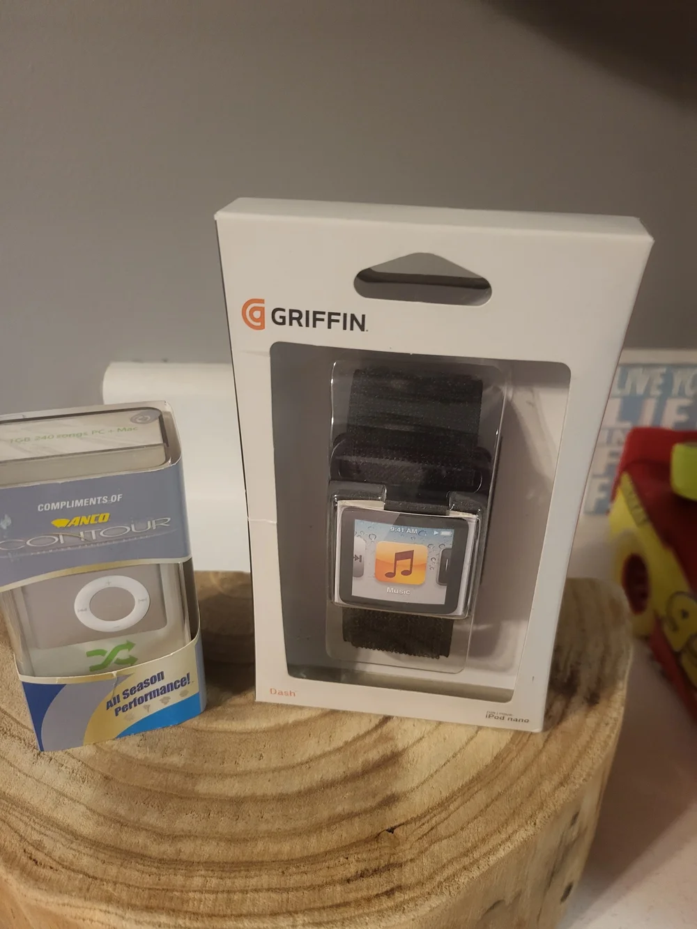 ipod shuffle 1gb and Griffin Band BRAND NEW